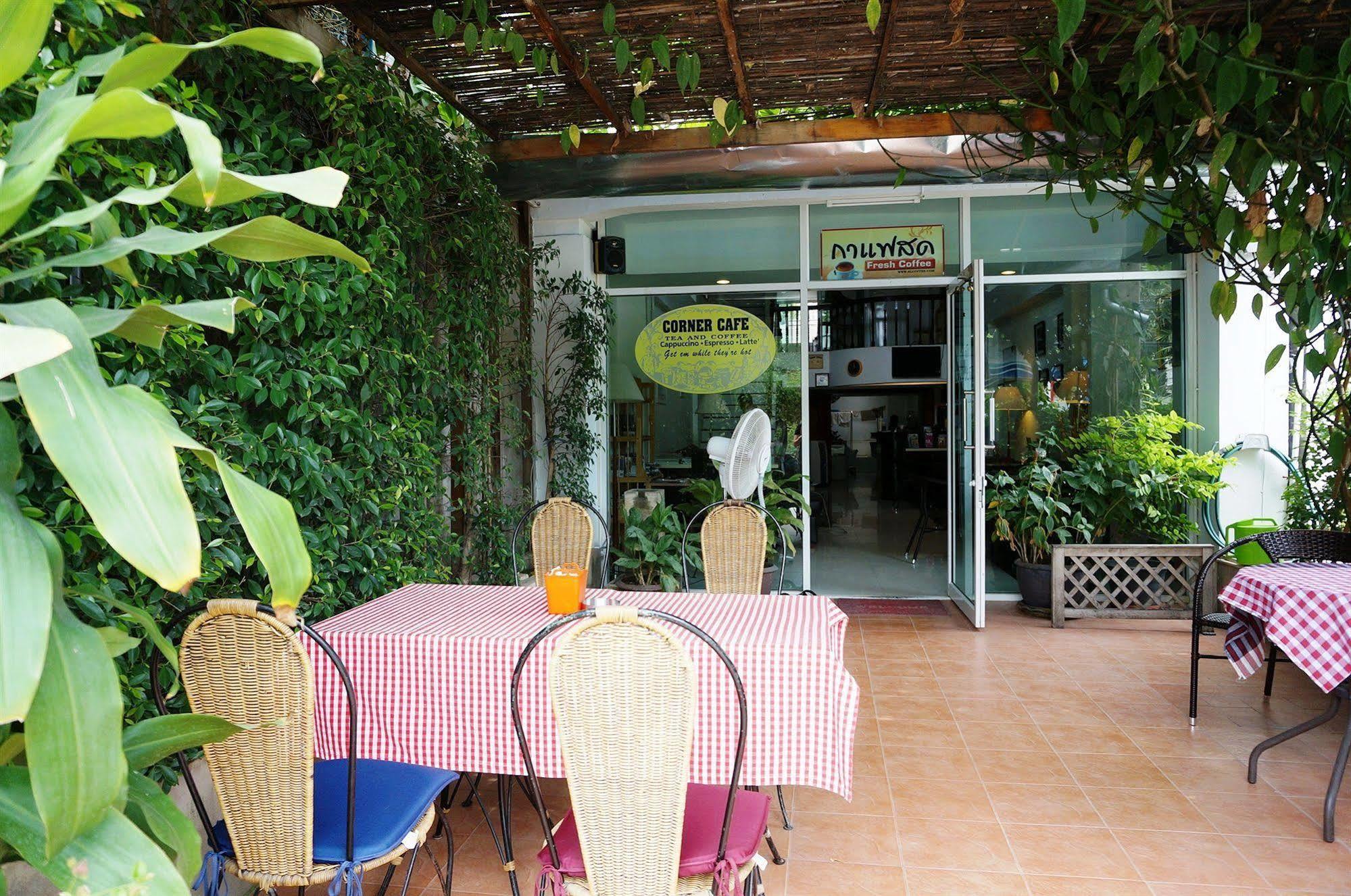 Corner Cafe Bed & Breakfast Хуа Хин Экстерьер фото